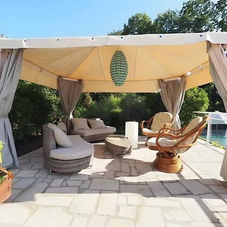 La Bruyère-maison D'hôtes-piscine Alojamento de Acomodação e Pequeno-almoço 3*